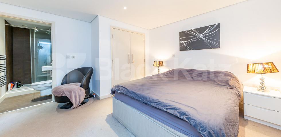 			NEW INSTRUCTION!, 2 Bedroom, 1 bath, 1 reception Flat			 Merchant Square East , PADDINGTON